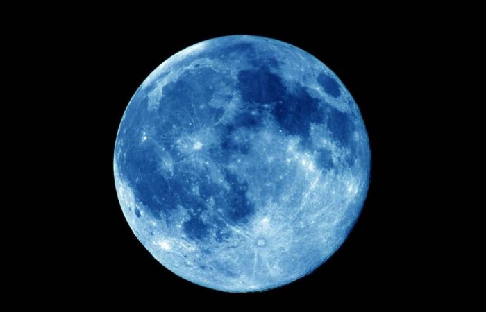 MENERKA KEAJAIBAN LANGIT : SUPER BLUE MOON AGUSTUS 2023