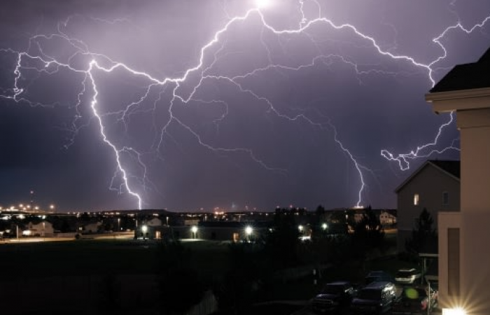 Apa itu Fenomena ThunderStrom yang menyebabkan dentuman keras 